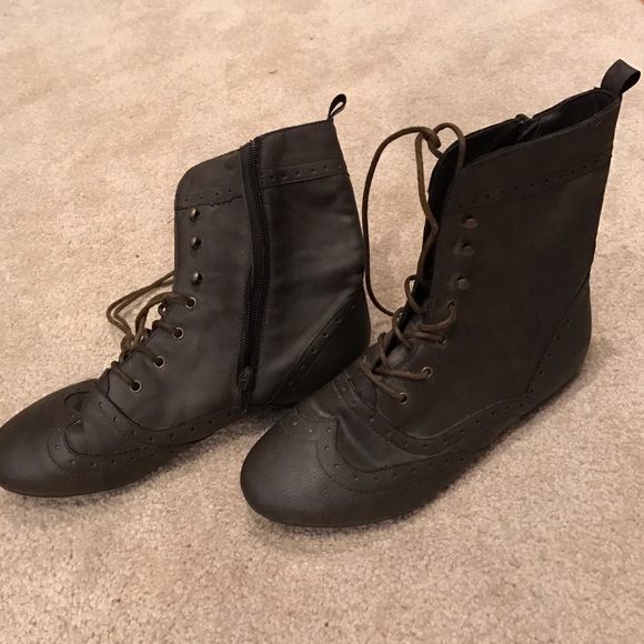 Combat boot