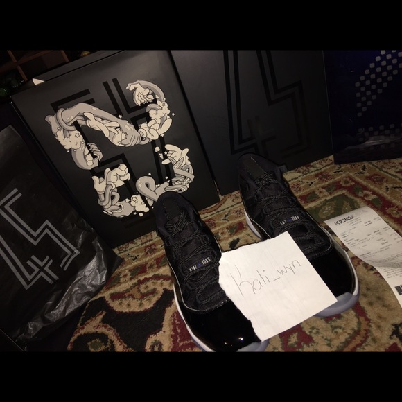 Jordan space jam 11
