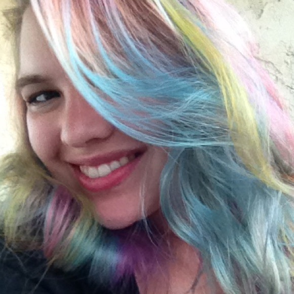 Meet your Posher, Hannah - Picture 2 of 3