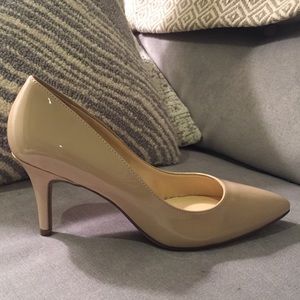 Nude Pumps