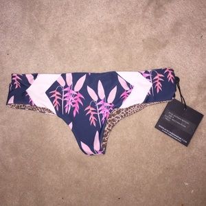 NWT Acacia Mentawai Bottoms in Heliconia/Foam