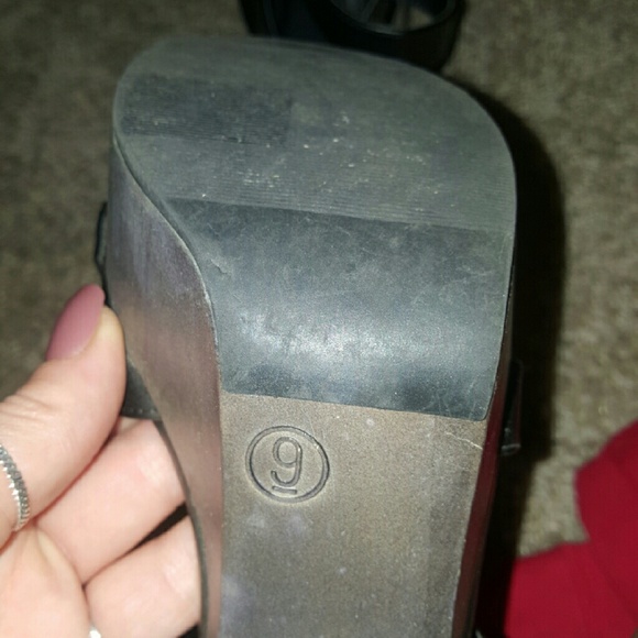 Heels - Picture 3 of 3