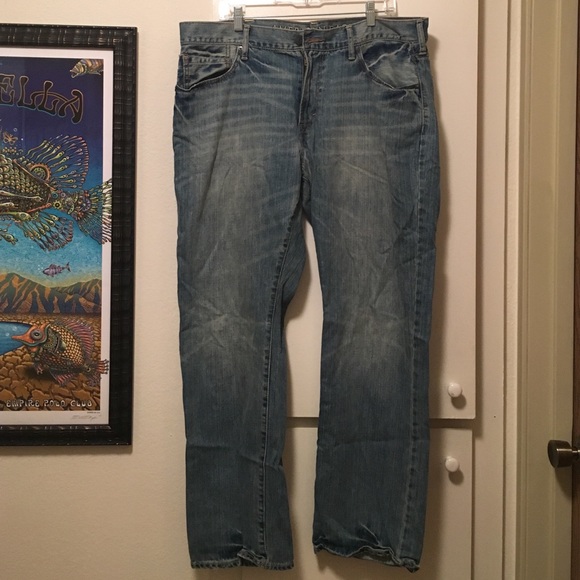 American Eagle men's light wash straight leg jeans