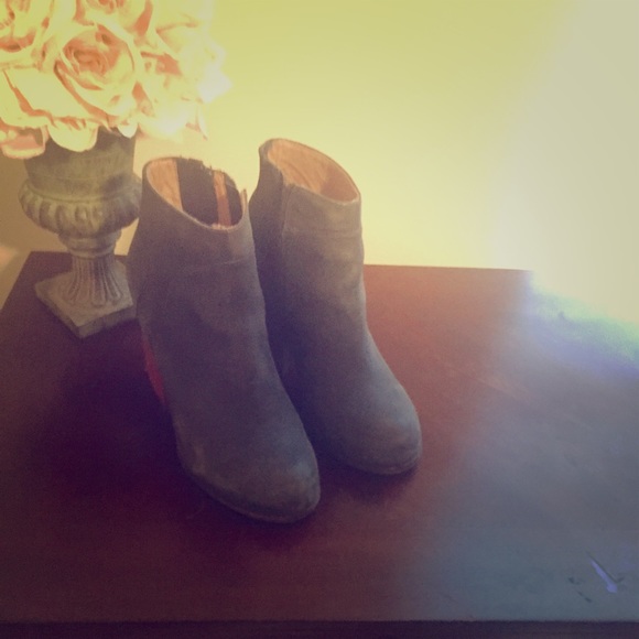 Jeffrey Cambell booties dark grey suede size 7