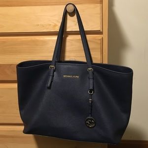 MICHAEL KORS JET SET TRAVEL MEDIUM LEATHER TOTE