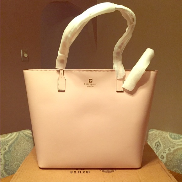 kate spade Handbags - NWT Kate Spade NY Sawyer Street Tori Tote 👜