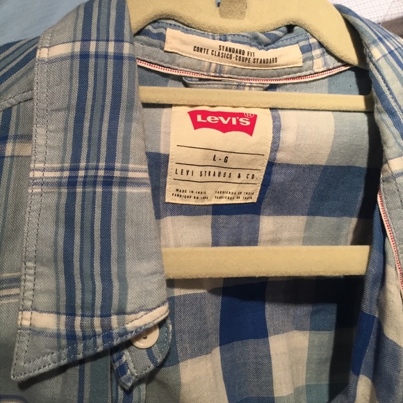 Levi's Button Down - Picture 2 of 3