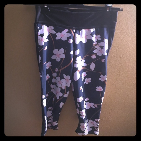 Lotus leggings workout capris