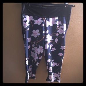 Lotus leggings workout capris