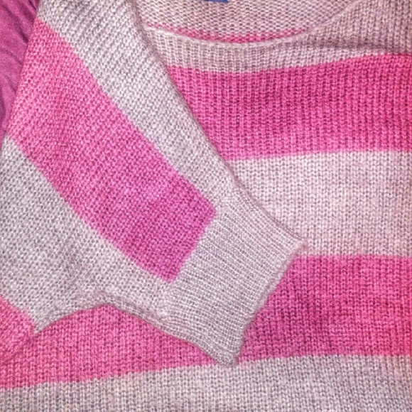 Like New American Eagle Sweater **REDUCED** - Picture 2 of 3