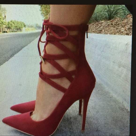 laced hi Heels 7.5