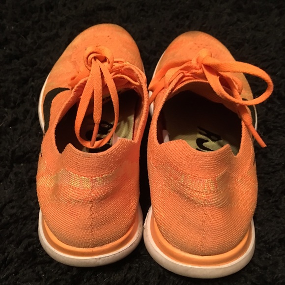 Nike women's 4.0 Flynit size 9 - Picture 2 of 2