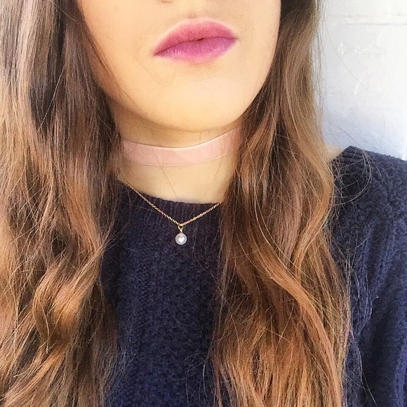 "Emerie" Necklace || Pink Velvet & Pearl Choker - Picture 2 of 6
