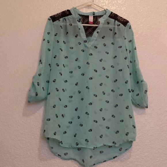 Juniors sz. Medium sheer blouse with skulls