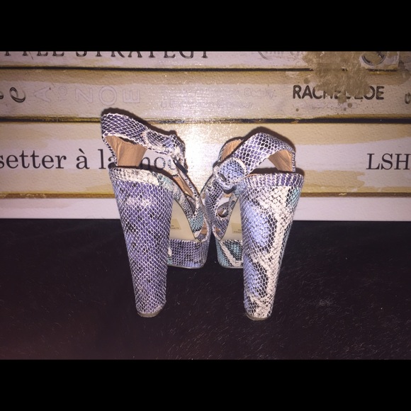 Size 8 blue and tan open toe platform chunky heels - Picture 3 of 3