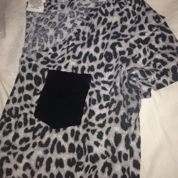 short sleeve cheetah t shirt - Picture 3 of 3