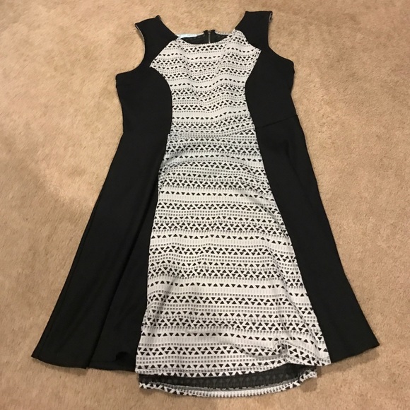 Maurices Dresses & Skirts - Xl black and cream Maurice fit an flare dress