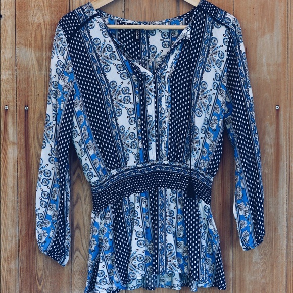 NEW! Printed blue blouse. Long sleeved, V beach
