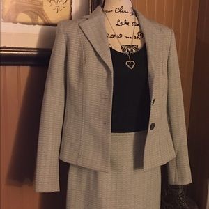 Women's Business suite skirt and jacket set size 8