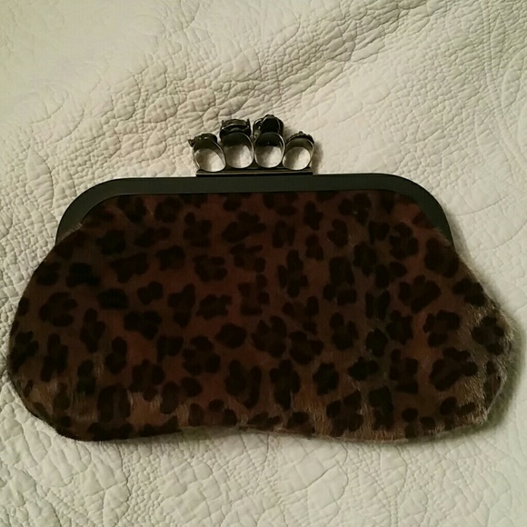 🚨SOLD🚨Leopard knuckle clutch (NWOT)