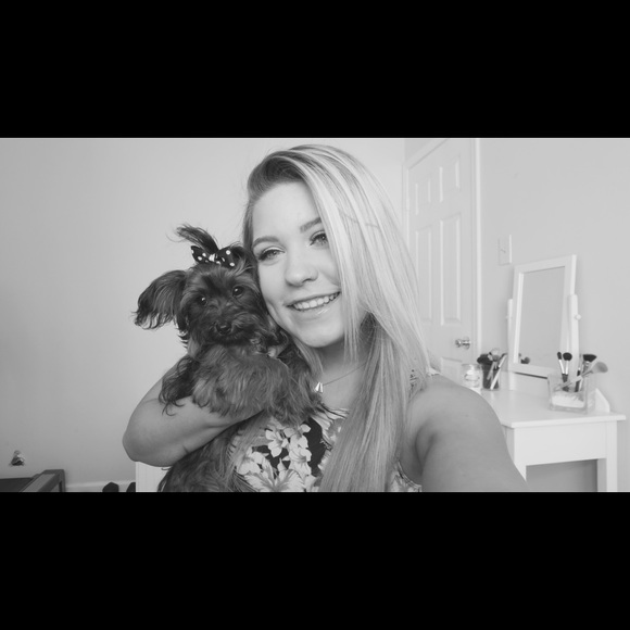 Meet your Posher, Kailey🤓 - Picture 2 of 3