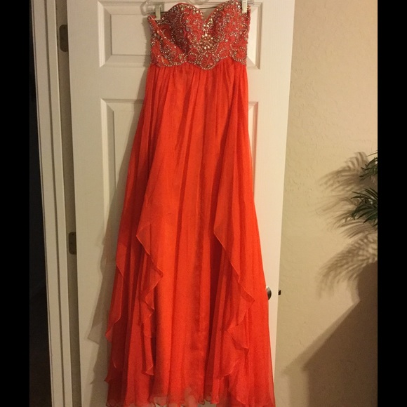 Women's Formal Dress - Picture 1 of 3