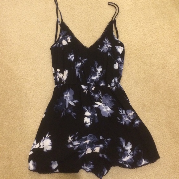 Other - Kendall and Kylie romper