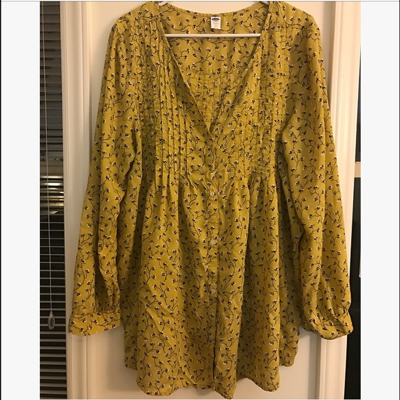Old Navy Maternity Shirt