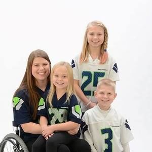 Meet your Posher, Dara