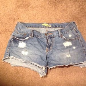 Distressed cutoff shorts