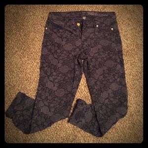 Gray Floral Print Ankle Jeans - Size 6