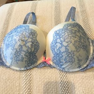 Victoria Secrets Dream Angles Bra