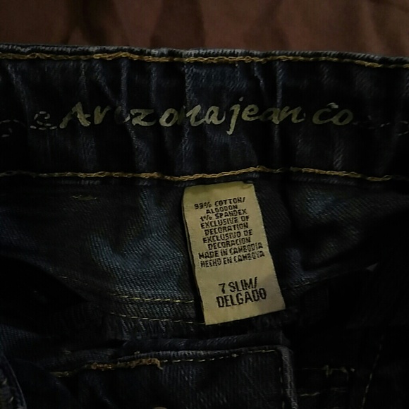 Girl jeans ripped style on right leg - Picture 2 of 3