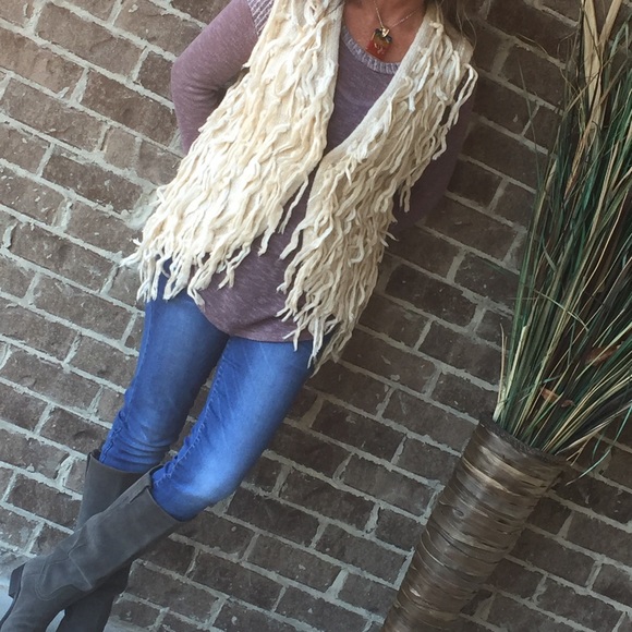 Gorgeous Fringe Vest - Picture 4 of 4