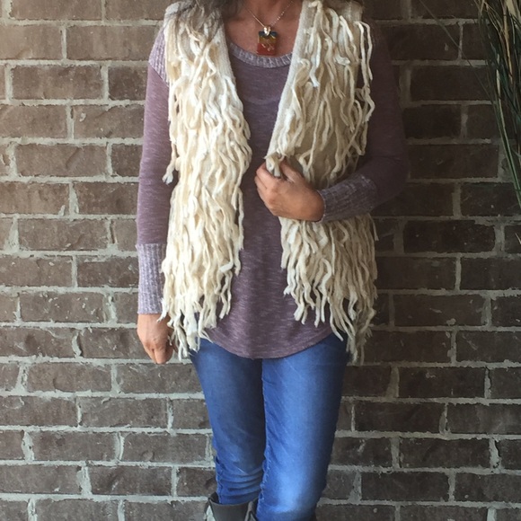 Gorgeous Fringe Vest - Picture 3 of 4