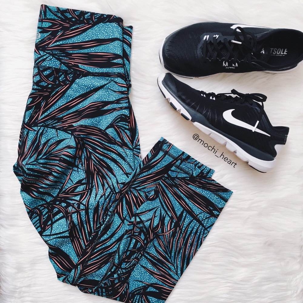 lululemon • High Times Pant in Palm Lace Tofino - Picture 5 of 5
