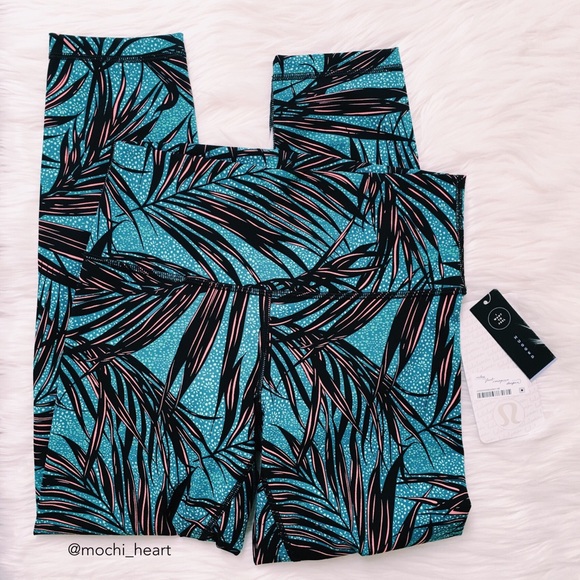 lululemon • High Times Pant in Palm Lace Tofino - Picture 2 of 5