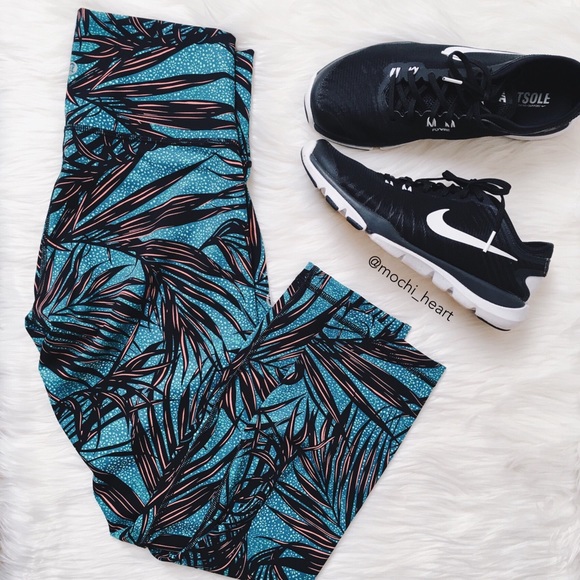 lululemon • High Times Pant in Palm Lace Tofino - Picture 5 of 5