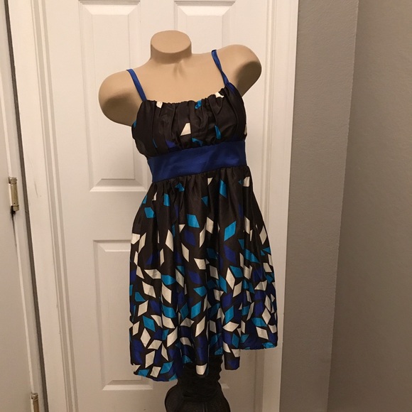 Sleeveless colorful print dress NWT MEDIUM