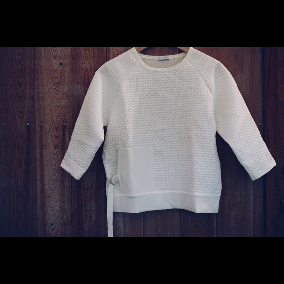 Squared top. Double material. Foil pocket
