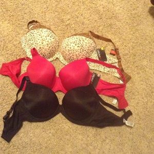 Set of 3 bras. 40DD