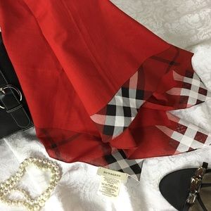 Host Pick 🎉 Authentic BURBERRY Square Scarf 26"