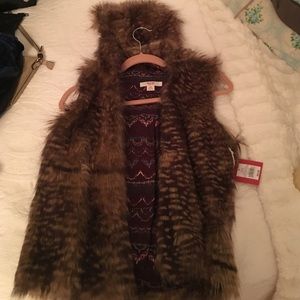 Never worn faux fur vest. Size small.