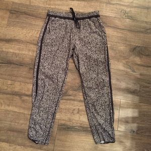 Lululemon jogger style pants size 8.