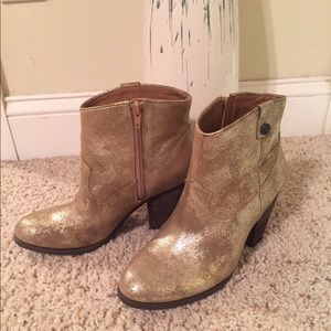 NIB Vince Camuto Metallic Booties
