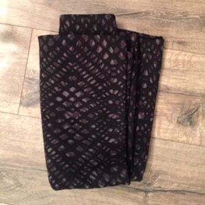 Luluemon fleece lined scarf with snaps.