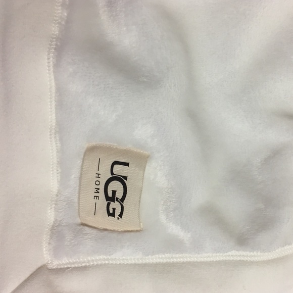 UGG Throw - Picture 3 of 3