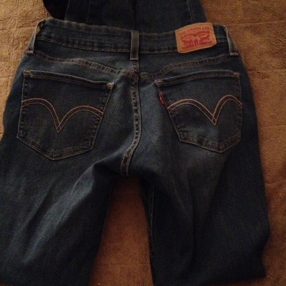 Levi's - Picture 2 of 3