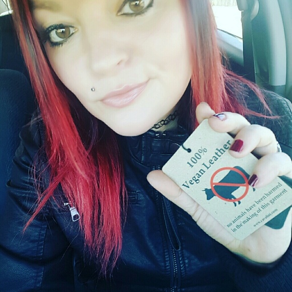 Meet your posher ?? - Picture 2 of 2