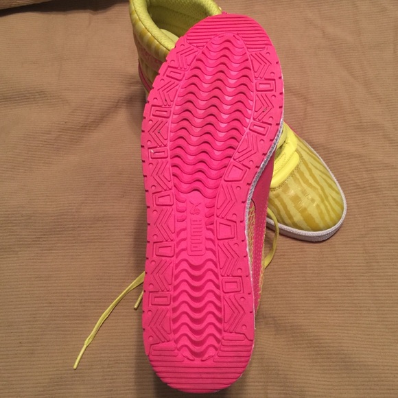 Sneakers (Sneels) - Picture 3 of 3